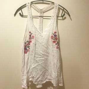 NWT Bleuh Ciel 🌸 embroidered flower 🌸 v tank L